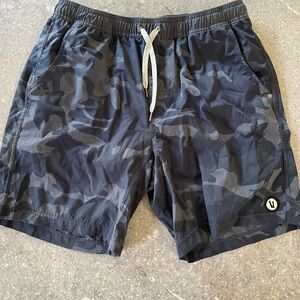 Vuori men’s L kore shorts